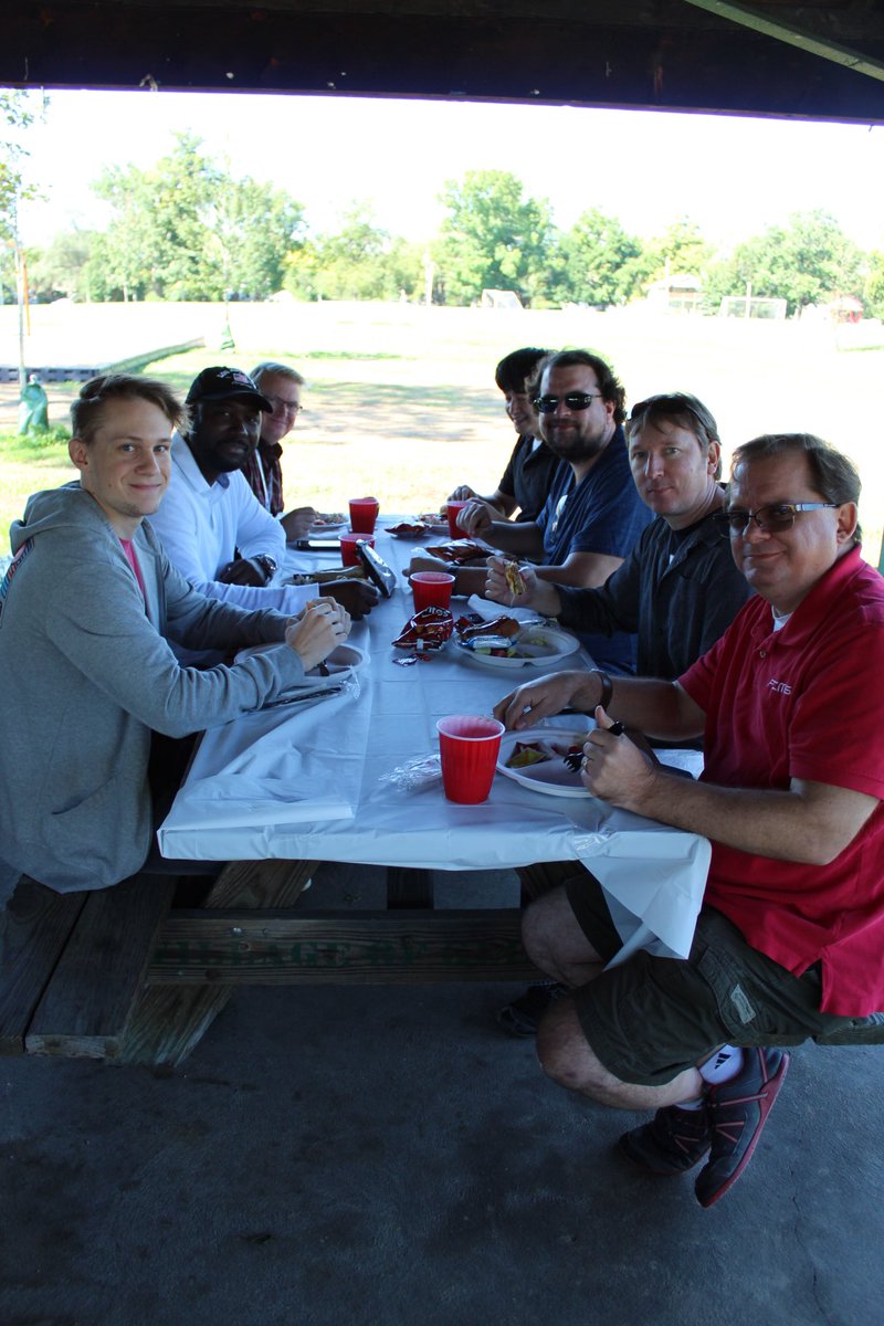 MakeItFlooid's tweet photo. Taking advantage of this beautiful fall weather. Our team keeps getting bigger at PCMS! #FridayFeeling #LifeAtPCMS π https://t.co/K1JRAK1jG7