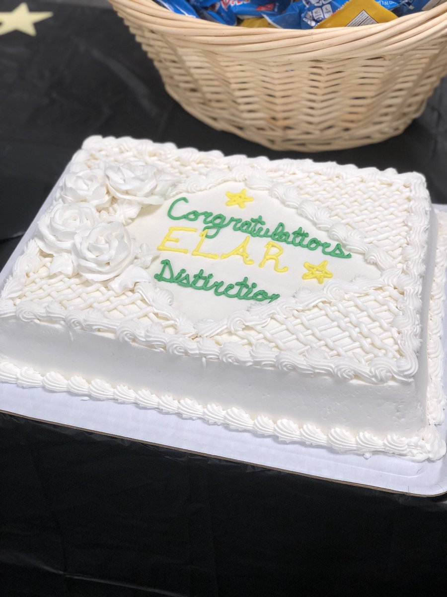 DZ_Library's tweet photo. Celebrating our ELAR distinction with a lunch! #6Distinctions #hawksome @deZavalaMS https://t.co/dM5oEznoEO
