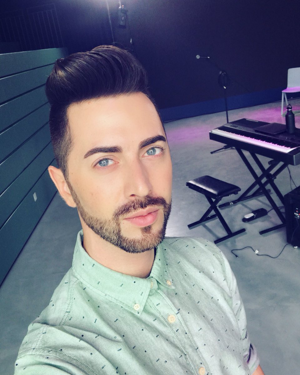 itsjordanroy's tweet photo. Zijn jullie klaar voor aflevering 2 van @thetalentprojectnl ?! We gaan weer nieuwe talenten in 100 dagen academy coachen om ware artiesten te zijn. Ik kan niet uitleggen hoe leuk dit is om te doen, dus kijk anders zelf even om 20:30 uur naar @rtl4 
#thetalentproject #jordanroy https://t.co/QEUGGGqWUG