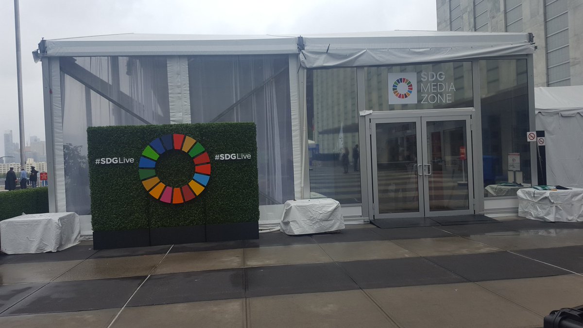 datavized's tweet photo. In the #UNGA SDG Media Zone showcasing #Immersive2030, and introducing immersive solutions for sustainable development including Geometric, a new tool for turning geospatial data into immersive experiences. #UNGA2018 #SDGs #GlobalGoalsWeek #BigData #geometric #datavized #VR https://t.co/WHm7qNtL1p