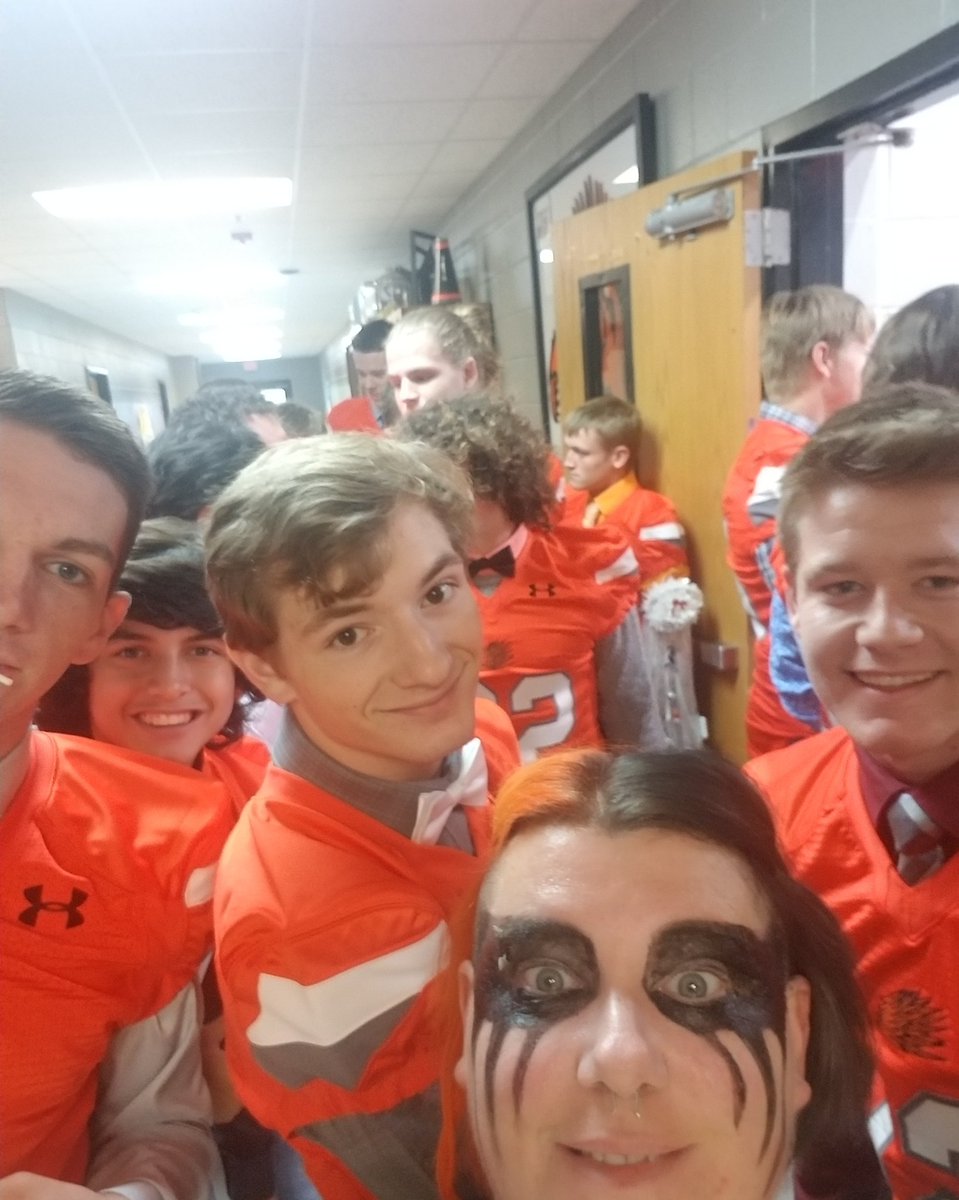 lisateague237's tweet photo. Are you ready? We are!!!!
#itsagreatdaytobeaporcupine #GoPOJO #PoJoPride #13teague https://t.co/JfAjj3jwTG
