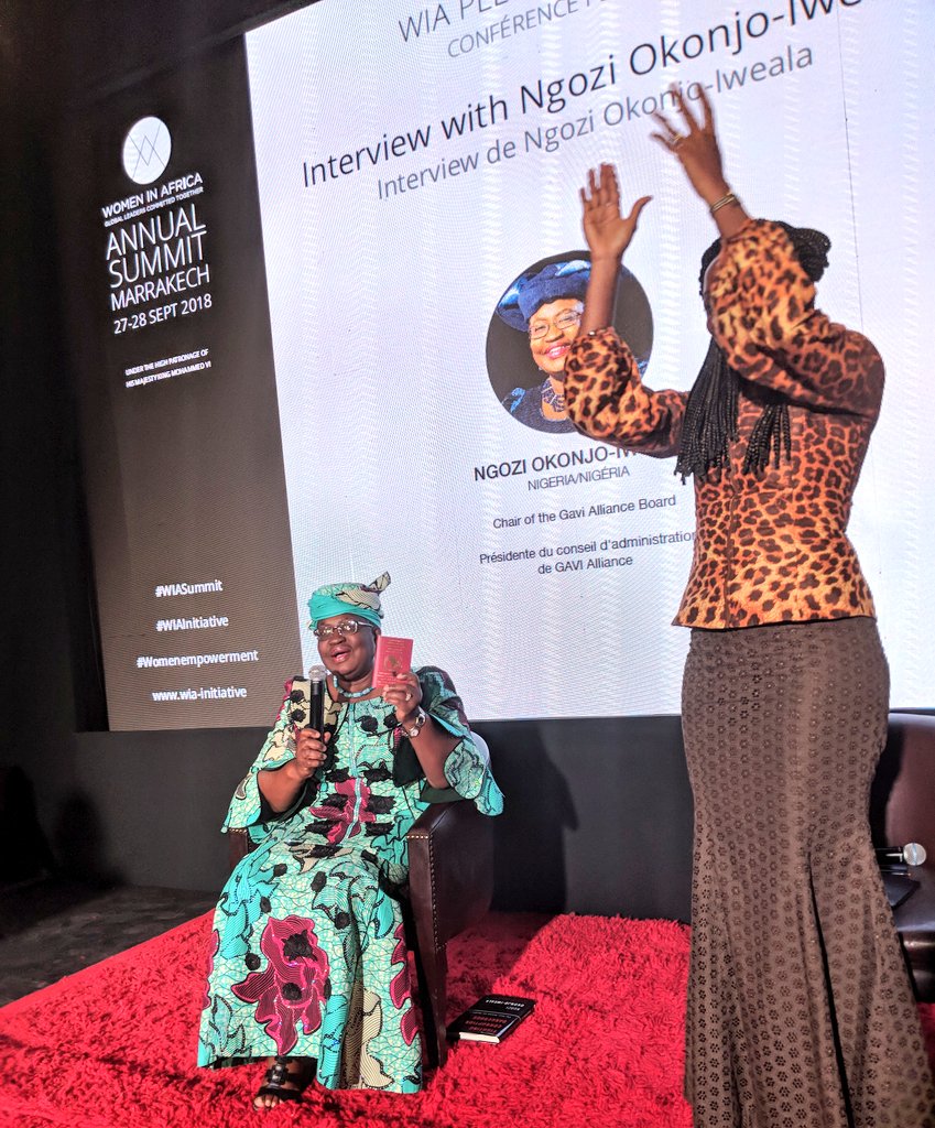 edithbrou's tweet photo. Ngozi Okonjo-Iweala, ancienne ministre des finances du Nigeria et board member de Twitter a voulu tester le nouveau passeport de l'Union Africaine au Maroc.  Malheureusement elle a dû dormir à l'aéroport jusqu'au matin parce que ce passeport n'est pas encore reconnu.  #WIAsummit https://t.co/nW2wqh6bi9