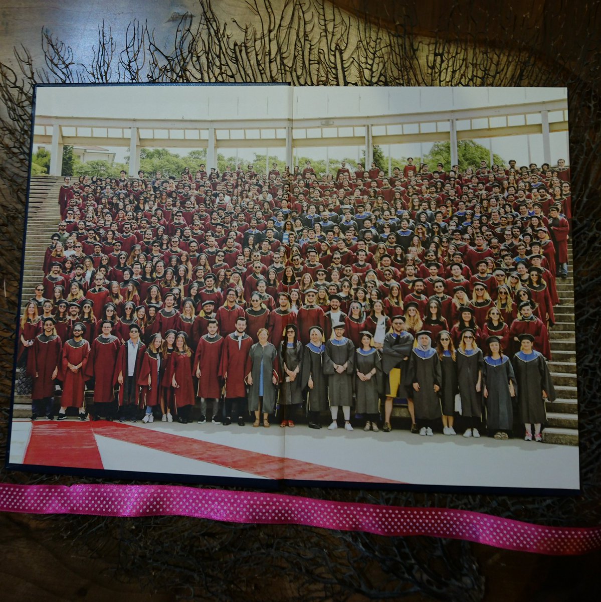 Sabancı Üniversitesi 2018 mezunlarının yıllıklarını hazırlayıp, bastık! 🎓 Mezuniyet albümlerimiz farklı ebat ve tasarımlarda! 🙂
👉 kitapfabrikasi.com/okul-yilliklari
#kitapfabrikası #mezuniyetalbümü #yıllık #andaç #sabanciuniversity