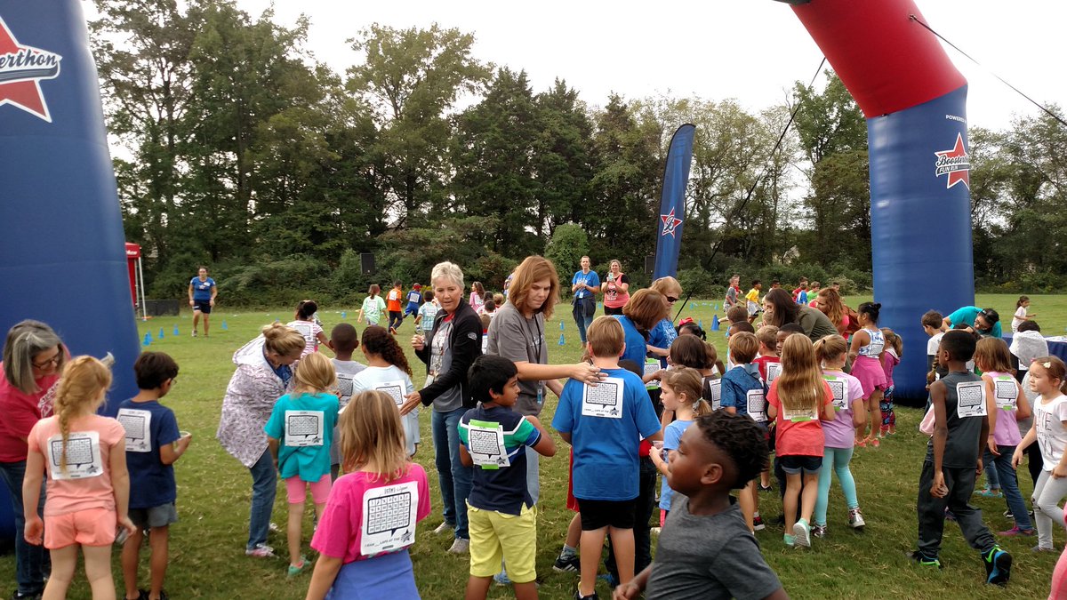 ColumbiaElePTA's tweet photo. Thank you lap counters for #volunteering to help with the @columbiaeschool  #AstroRun today! https://t.co/N1Q4xK3tvg