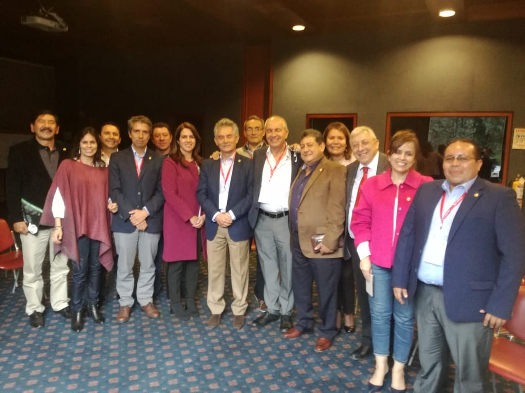 DirFedecundi's tweet photo. Gracias doctora Carolina por permitirnos exponerle los principales problemas de lagalidad jurídica y ambiental que afectan nuestra industria en Cundinamarca @MinMinas @BrujulaMinera @silvihabib @mafsul @acmineriacol @ANMColombia  @carorojashayes https://t.co/kB4ZpJd77v