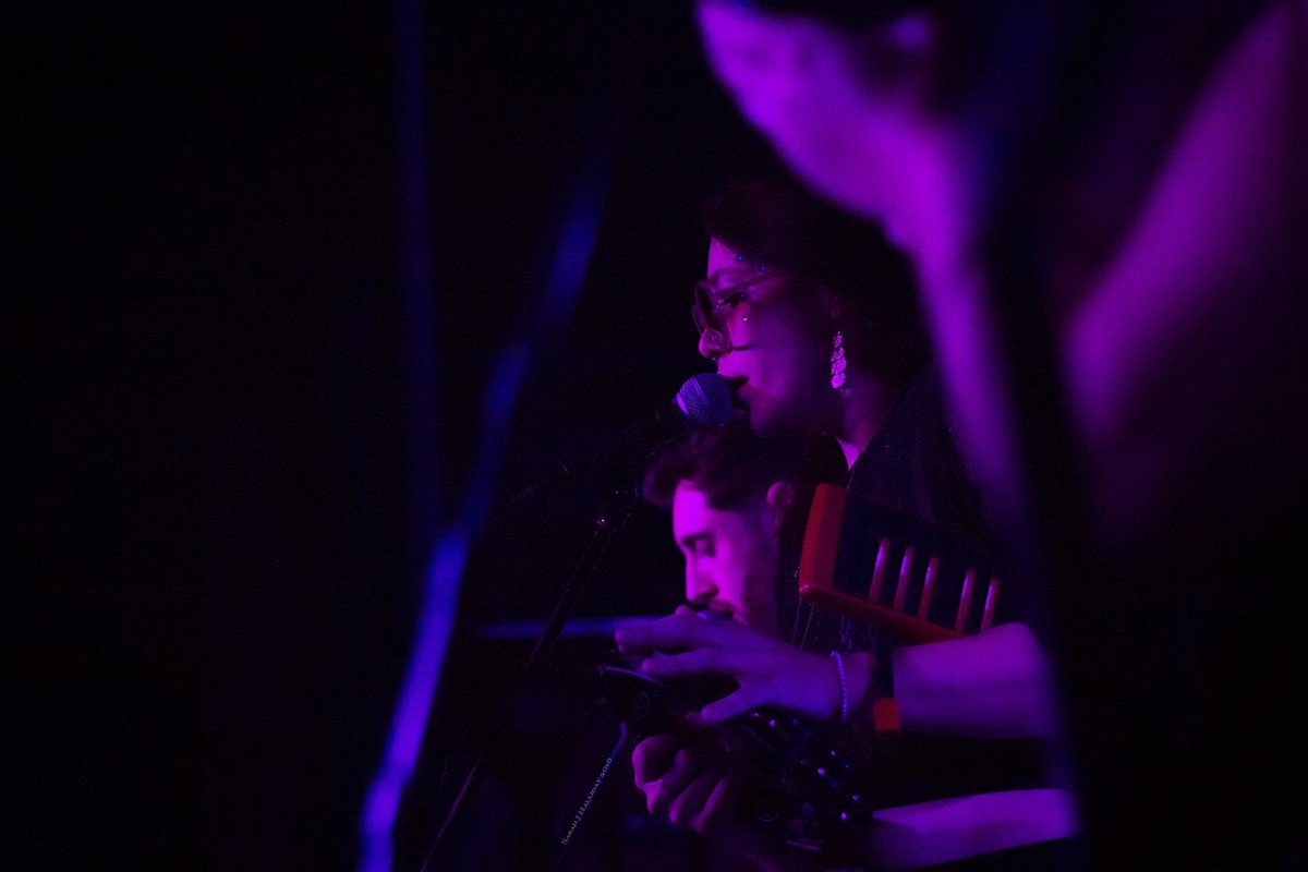 brooksthomasmus's tweet photo. Check out Colleen holding the tambourine and melodica while singing. She switches between both on the title track from our new album, POISON. Now Streaming Everywhere https://t.co/oFLTeNnXES
📷by @SarahJay77
#melodica #tambourine #poison #albumrelease #NowStreaming #IndiePop https://t.co/pflivw9E4Q