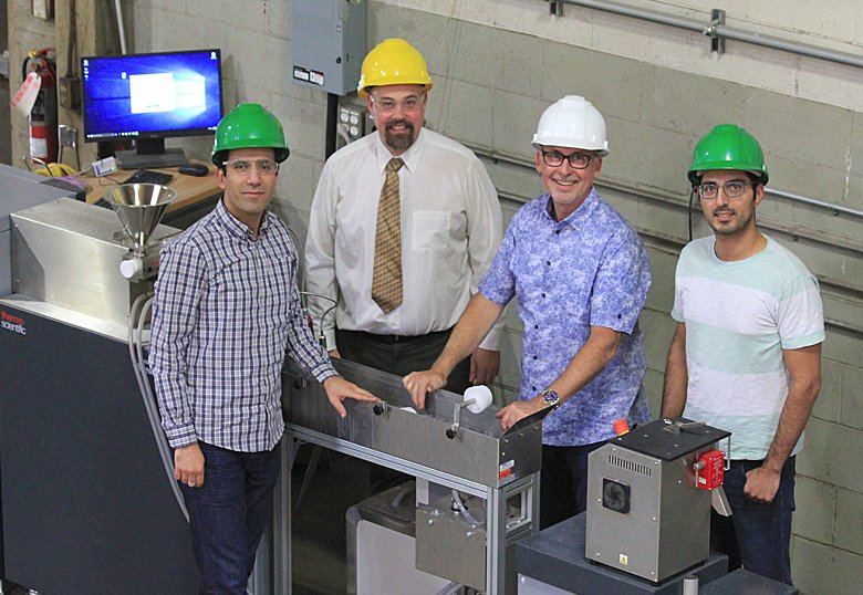 We're taking a leading role in combatting environmental pollution through the establishment of a Green Polymer and Technology Centre at uLethbridge, thanks to a collaboration with @WD_Canada and @FlexahopperLtd. Read more: ow.ly/CLzq30m1chO #uleth #research #greenplastic