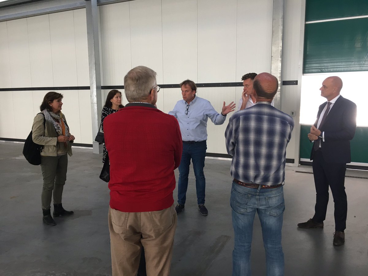 L_Claessen's tweet photo. Met het VVD netwerk Westland op werkbezoek in ‘s Gravenzande bij P van der Haak Handelskwekerij https://t.co/fcqBwkVb31