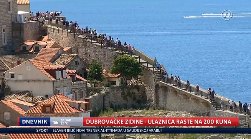DNEVNIKhr's tweet photo. #DnevnikNoveTV Dubrovačke zidine i ove godine ruše rekorde, očekuje se kako će broj posjetitelja dosegnuti 1,3 milijuna. Cijena ulaznica iznosi 150 kuna, a plan je iduće godine povećati je na 200 kuna. Većina Hrvata posjet zidinama si teško može priuštiti. #dubrovnik #zidine https://t.co/QACSvLZkcR