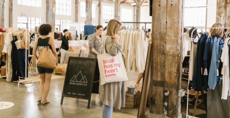 DailyHiveVan's tweet photo. Annual fall market #FallForLocal is returning to #NorthVancouver this weekend! https://t.co/dF4JRZzZGE https://t.co/Ic65ifYoew