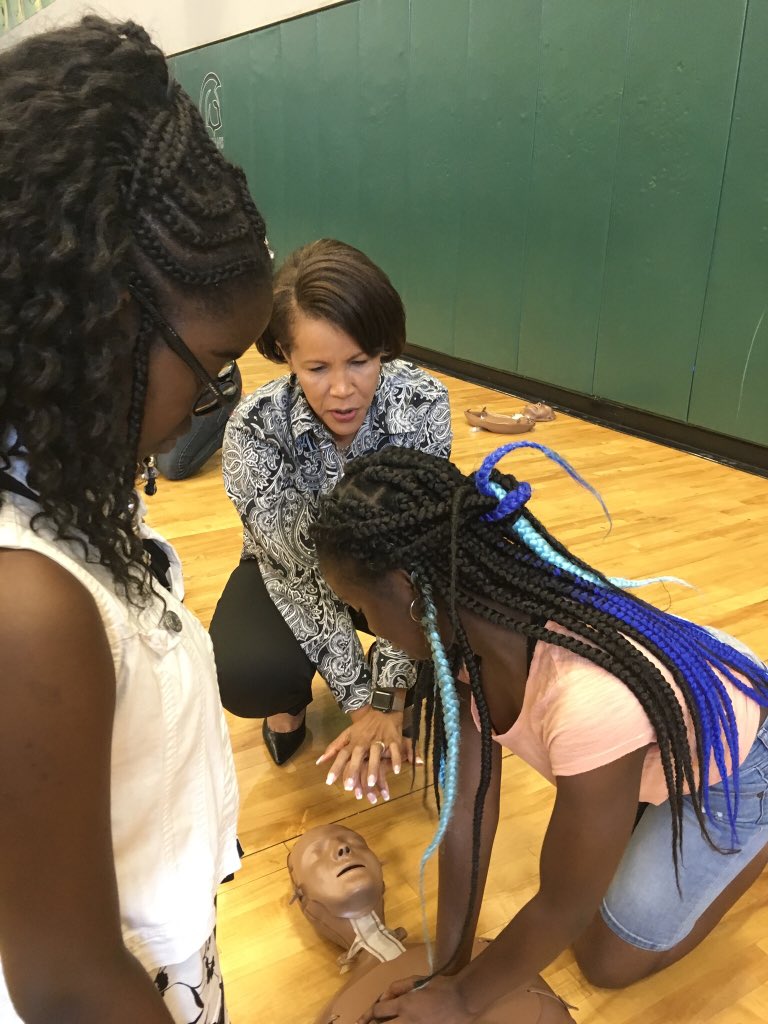 DrBJenkins008's tweet photo. Trained in hands-only CPR with Evans High students for World Heart Day (Sept. 29). We hope to train nearly 25,000 more students today. https://t.co/Gzxfvqj0wx