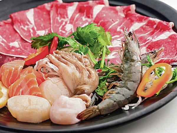 crave_hi's tweet photo. #CafeAsia opens today in #NiuValley. It will merge the flavors of Japan, Taiwan, China and Korea in a shabu shabu dining experience - https://t.co/GglCIlFdKI https://t.co/lkayLoqHV0