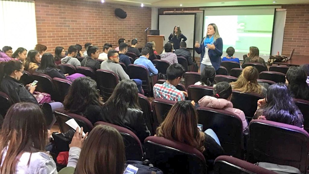 ULaGranColombia's tweet photo. #SemanaUGCIn 
A esta hora nuestros estudiantes reciben la charla "4 historias para conocer el mundo" en el auditorio de la Facultad de Postgrados 🌍👏

#TodosSomosUGC #UnaExperienciaDeVida https://t.co/48Or0c3htq
