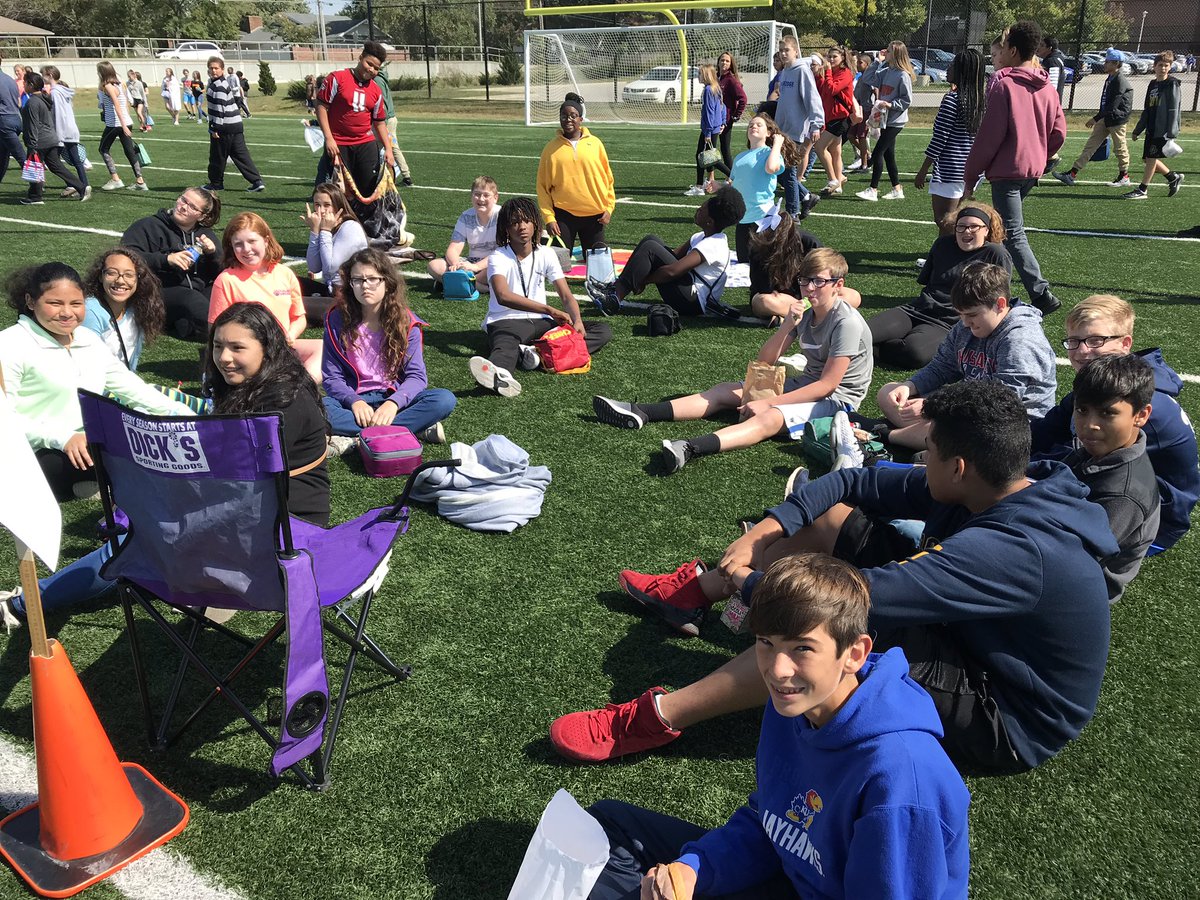 Squires_Squad's tweet photo. When you work at an AMAZING school, with AMAZING people, who plan AMAZING things, AMAZINGNESS happens!! Perfect day for 800+ students and staff to have an all school picnic!!! @Wildcats512 @tmsPROWL https://t.co/aG5KhIzBWT