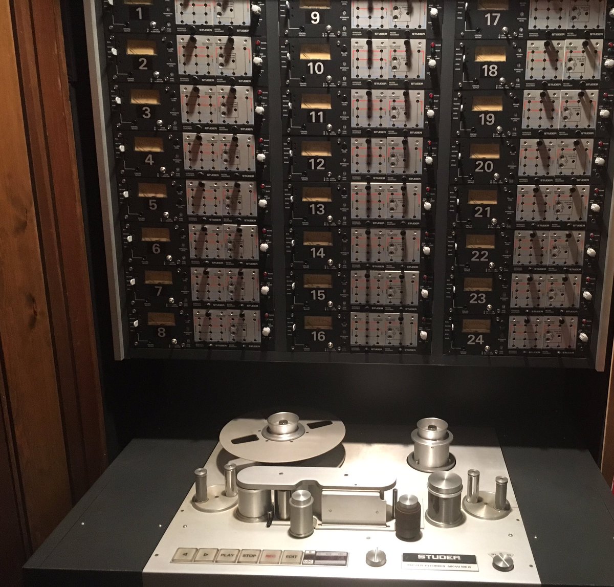 NightskyStudios's tweet photo. 2 inch studer...... oh yes. #studer #2inch #twoinch #analog #studio #recordingstudio #recording #oldschool https://t.co/uCL0dtu7ow