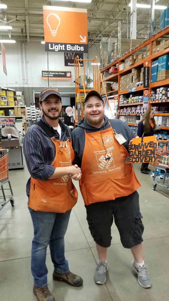 I got the pleasure of presenting my award to Dustin for his excellent work during Garden Recovery! Taking care of our people never ends. Congrats Dustin! @THDWoodhaven