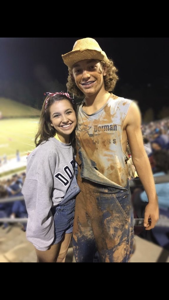 karsonrbowyer's tweet photo. spike em bubs 💙 @BowyerKade https://t.co/OpT1lqD4v3