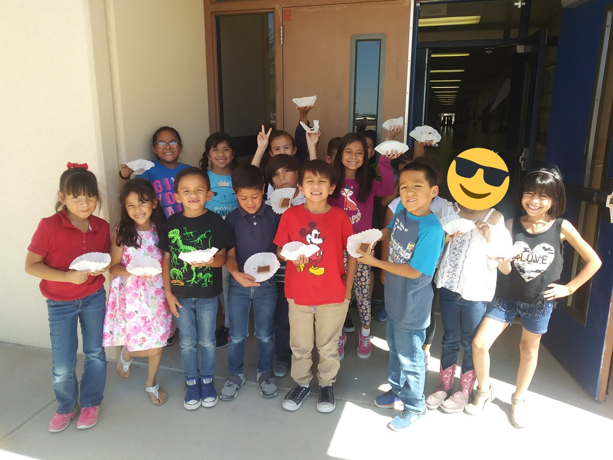 Daisy90413204's tweet photo. Students investigating the effects on objects by increasing and decreasing heat energy....🌞❄🔥 https://t.co/kW6UwE8TFF