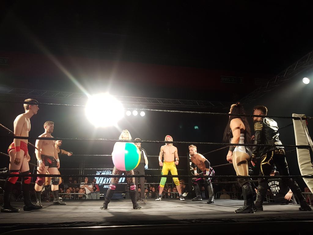 legallyblonde22's tweet photo. That time @mothfromdaflats tried to do a @Jordan_Devlin1 😂 #ProjectMayhemVII https://t.co/H2JP1MCrRf
