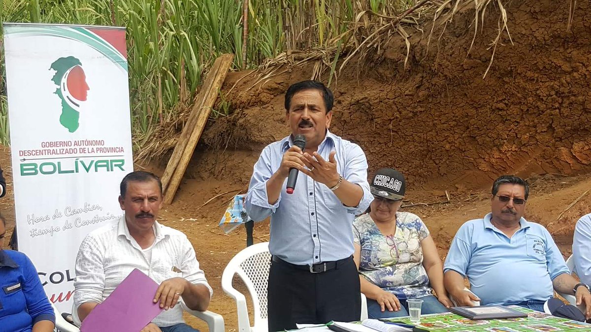 VinicioColomaR's tweet photo. Aprovechando la visita a las Comunidades de #SanVicenteAlto en  #RéguloDeMora y #Bellavista en #FacundoVela, realizamos la entrega de aperturas y lastrado de las vías de acceso a estos importantes sectores. Trabajamos en unidad con los GADParroquiales #PrefecturaDeBolívarCumple https://t.co/7MEP7r3118