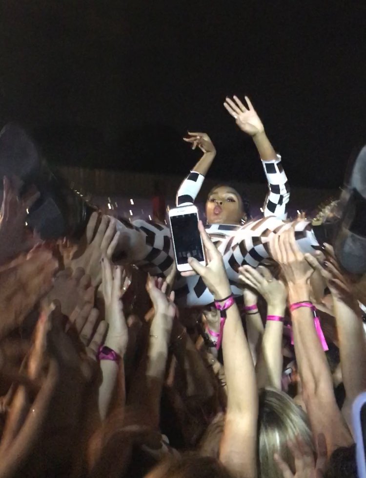 BritishKidd's tweet image. I don’t think ill be able to sleep tonight, im too excited about seein @JanelleMonae Again! 😱😍🌈 #dirtycomputer #djangojane #cindi