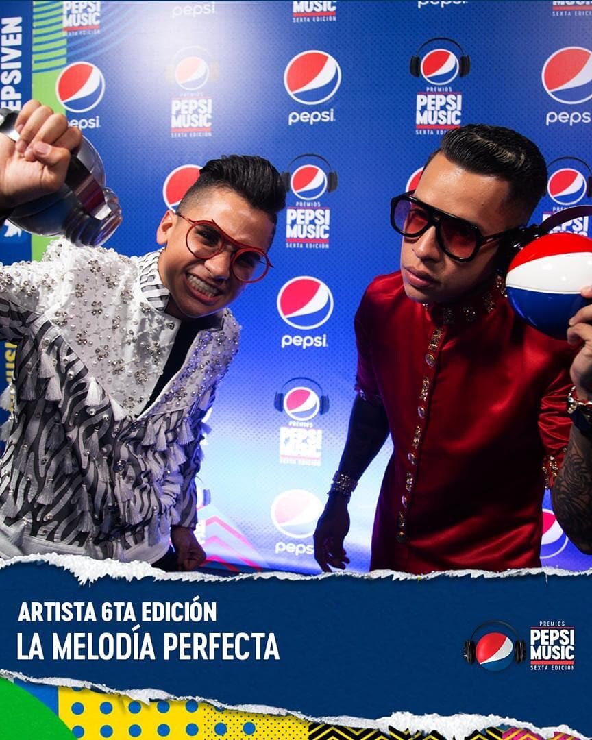 MelodiaPerfect's tweet photo. Esto es por y para ustedes. Gracias @SharleneTaule y @mozartlapara por ser parte de esta gran noche. 

RT si viste los Premios @PepsiVEN https://t.co/0mgiLl3FRw