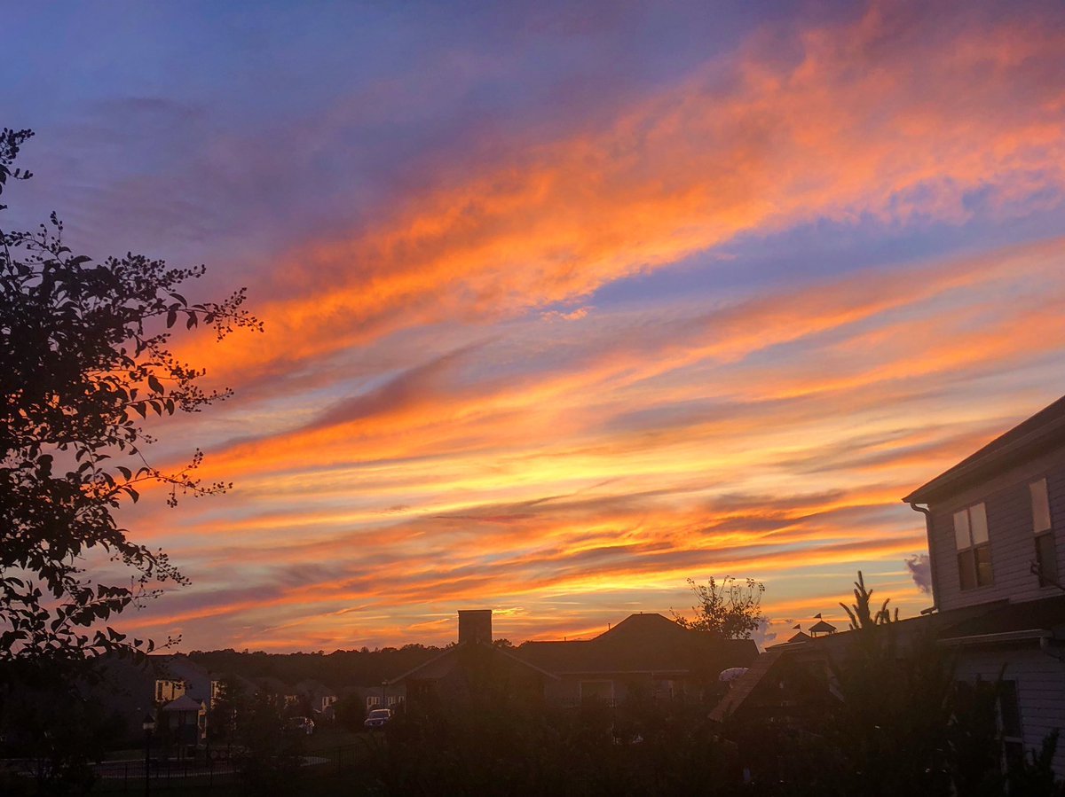 BrianFox46's tweet photo. Spectacular sunset in Charlotte right now. #sunset https://t.co/J9ofktrmoX