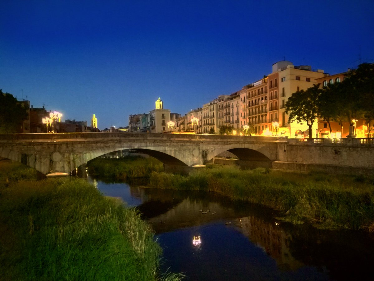 paquisoldado's tweet photo. #Boonanitvida
#Capvespre des de #Girona
#gironamenamora #dolcesalato #croack https://t.co/GfYZD3f9zT