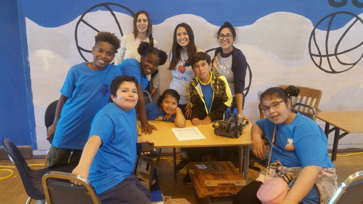 FGJESVAPA's tweet photo. About to dominate with our FloBot @ the Vex IQ Robotics Competition! https://t.co/hZZHueDMxZ