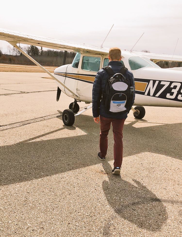 mjpurwin's tweet photo. Hey Twitter. This is me and a plane. Happy fall! 🍂 https://t.co/jlDHuGgMyp
