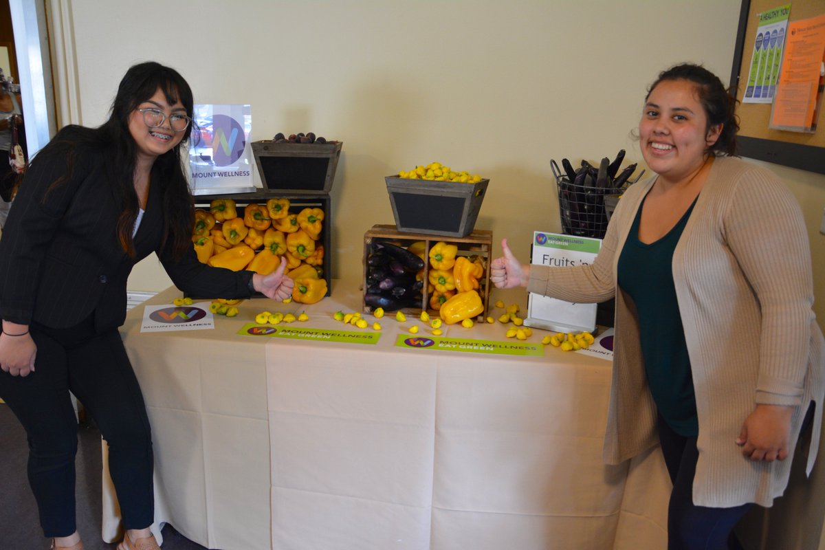 MSMU_LA's tweet photo. We've got spirit, yes we do. We've got spirit...in our food!
It's Fruits 'N Veggies Friday! Athenians, snap a pic of yourselves eating fruits & veggies in our purple & gold Mount colors -- with #FNVFRIDAY -- and you might win some swag from @TeamFNV! #HealthyCampus @PHAnews https://t.co/IU9fceKap2