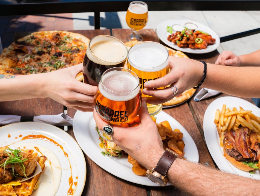 FoodTravelermag's tweet photo. Happy Friday! Treat yourself to an ice cold beer and burgers with friends, you deserve it. Check out our editorial on the best beer and wine trails to visit year round. https://t.co/JqNDvepmrt 
.
.
.
#FoodTraveler #beer #wine #burgers #TGIF #Friday #workhard #playhard #travel https://t.co/f5mMtYXTI9