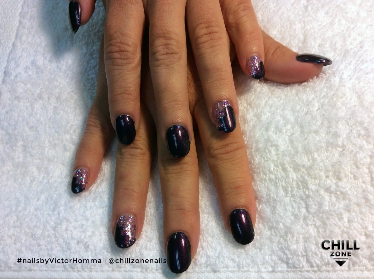 chillzonenails's tweet photo. Nails ready for a Friday night out 🍾 created using the Chill Zone System. #nailsbyVictorHomma #Nails💅🏼 https://t.co/9Xh7chRRd8