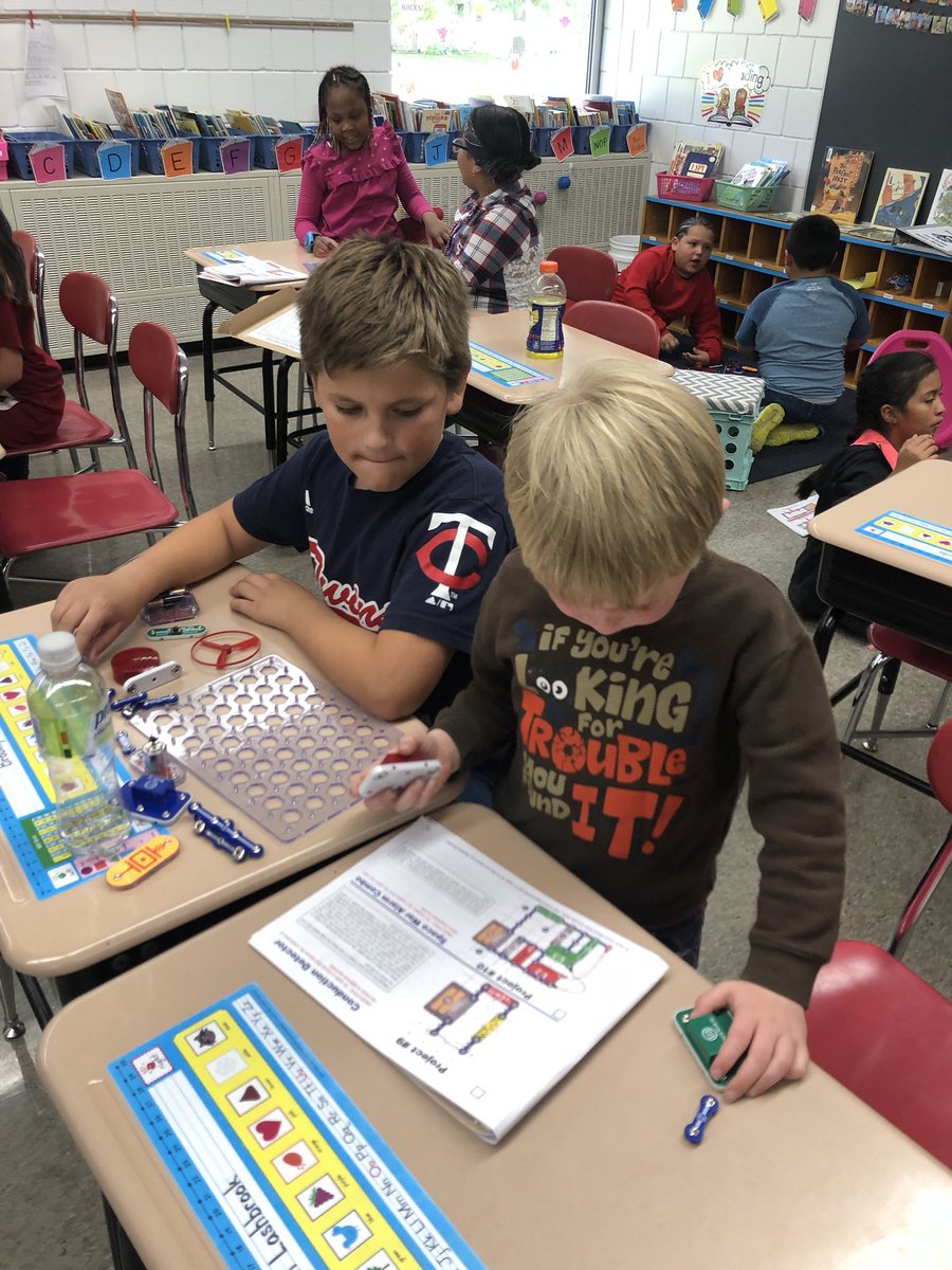 wescott106's tweet photo. Meeting our buddies for the first time and doing some makerspace activities! #ALASconnectED #5thgrade #2ndgrade @TonnieAtHeart @Halversontweets @AlbertLeaSchool @jlrassler https://t.co/SReRlORJxn