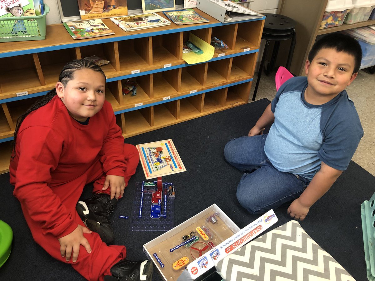 wescott106's tweet photo. Meeting our buddies for the first time and doing some makerspace activities! #ALASconnectED #5thgrade #2ndgrade @TonnieAtHeart @Halversontweets @AlbertLeaSchool @jlrassler https://t.co/SReRlORJxn
