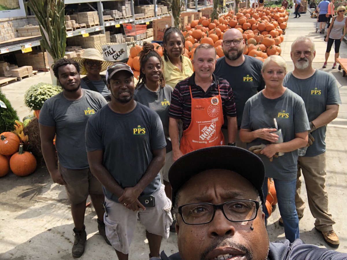 GriffinAgriffin's tweet photo. Team at work!!!@freddyplants @JohnTuten2 @DanStuppiello @PPSinHD https://t.co/xqCVvAdZuV