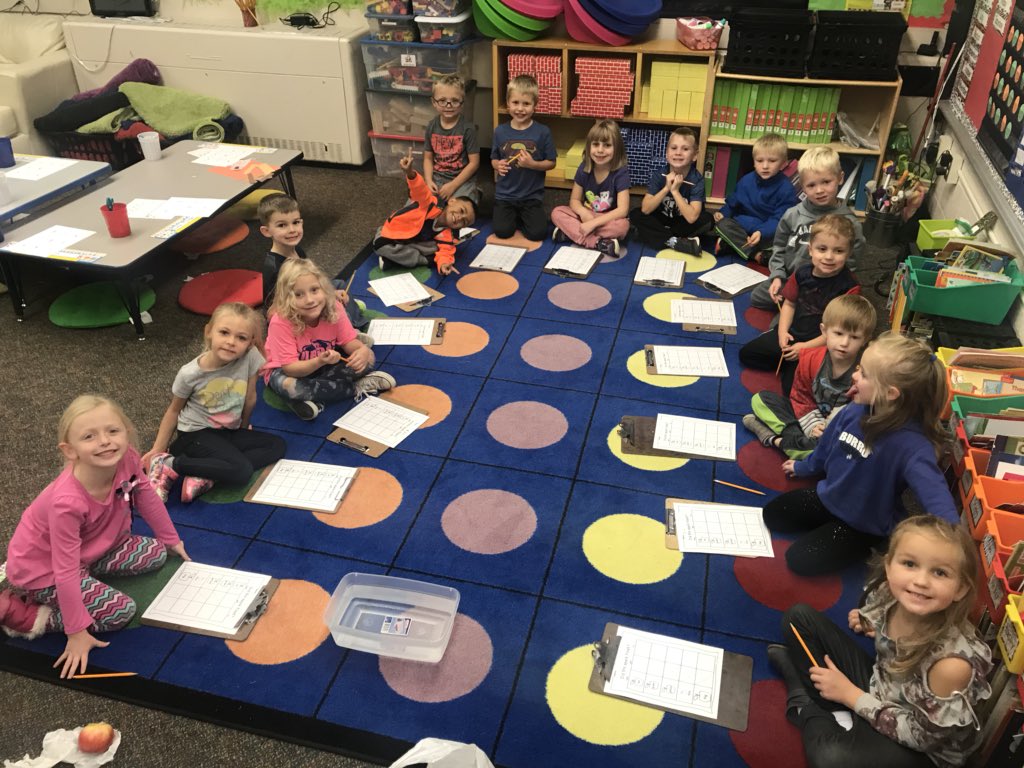 KarrieZink's tweet image. We had fun learning about apples this week!  #apple #tastetest #sinkfloat #burropride