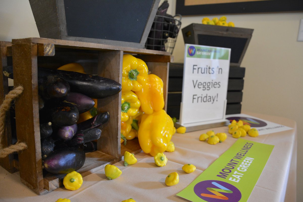 MSMU_LA's tweet photo. We've got spirit, yes we do. We've got spirit...in our food!
It's Fruits 'N Veggies Friday! Athenians, snap a pic of yourselves eating fruits & veggies in our purple & gold Mount colors -- with #FNVFRIDAY -- and you might win some swag from @TeamFNV! #HealthyCampus @PHAnews https://t.co/IU9fceKap2