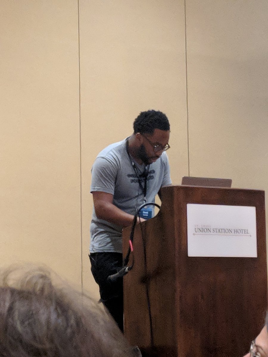 ryancox's tweet image. Fearless live demo by @kwuchu at #strangeloop 👏