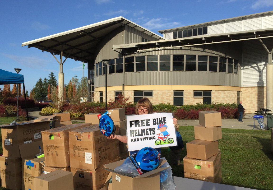 kpwashington's tweet image. Proud to join @BethelSD for the 10th Annual All #Bethel Community Day (#ABCDay) on Saturday, Oct. 6! Kaiser Permanente volunteers will be providing #free, fitted kids' bike helmets to local families for the Bike-A-Thon: k-p.li/2OgSlPe.