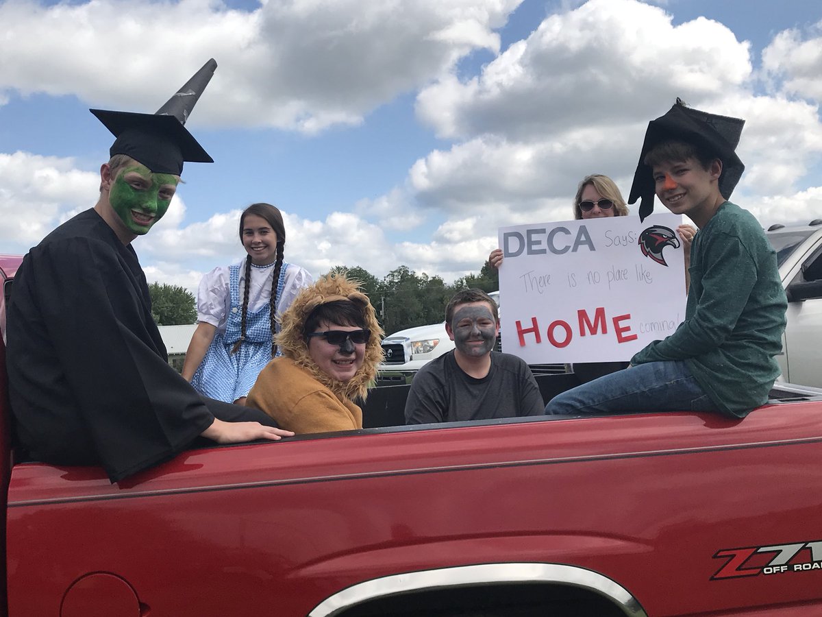 pearidge_deca's tweet photo. Pea Ridge DECA is ready for the #2018HOCO parade! “There’s no place like HOMEcoming.” https://t.co/ZZbNoppEeA
