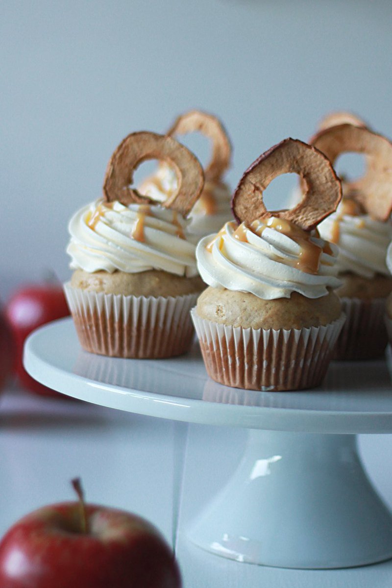 oh_sweet_day's tweet photo. Such an adorable and fun cupcake decoration with @Martins_Chips. Check out the recipe of these scrumptious apple spice cupcakes with dulce de leche cream cheese frosting!🍎😋🍎😋https://t.co/76FZb6rK4E #TrulyCrisp #PurelyFun #AD https://t.co/s3Ms3SZOK3