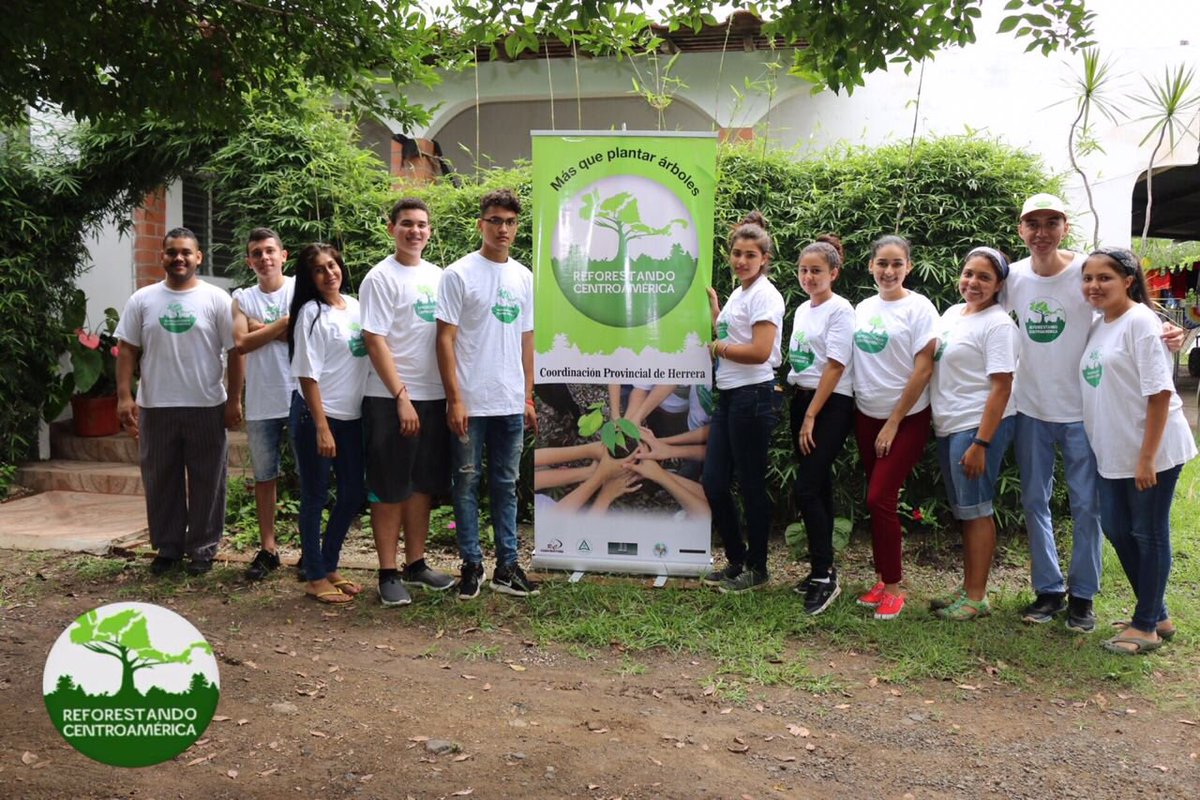 Jóvenes haciendo la diferencia! En Herrera #Pesé Felicidades <a href="/ReforestAzuero/">Refca Azuero</a> <a href="/OnofreBernal/">Onofre Bernal</a>  #reforesta #siembratuarbol #arboles #oxigeno <a href="/Chitreanos/">Chitré, Herrera</a>