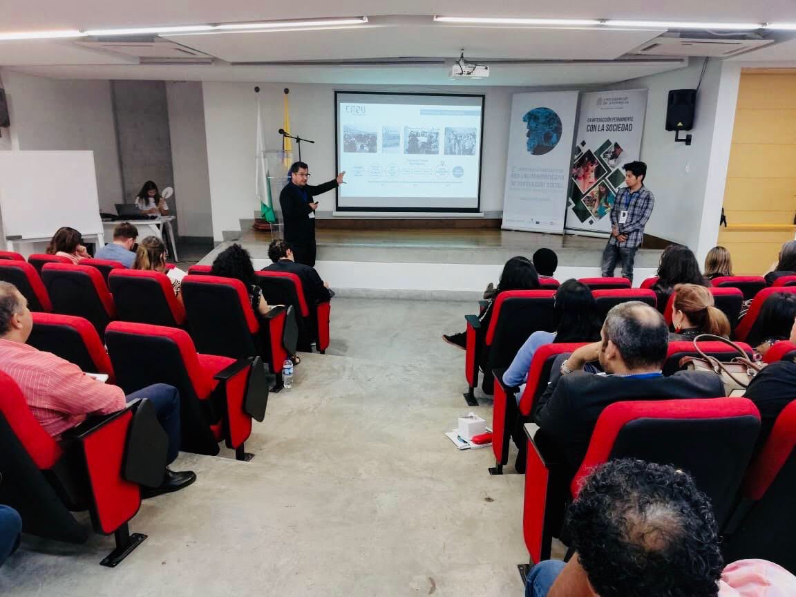 Ahora es el turno de presentar nuestras iniciativas #PaseoCerroaMar + #SARA en la 2da Conferencia de la Red Latinoamericana de #InnovaciónSocial <a href="/lasinorg/">Lasin</a> . Un aplauso para el equipo CREO desplegado en Medellín.