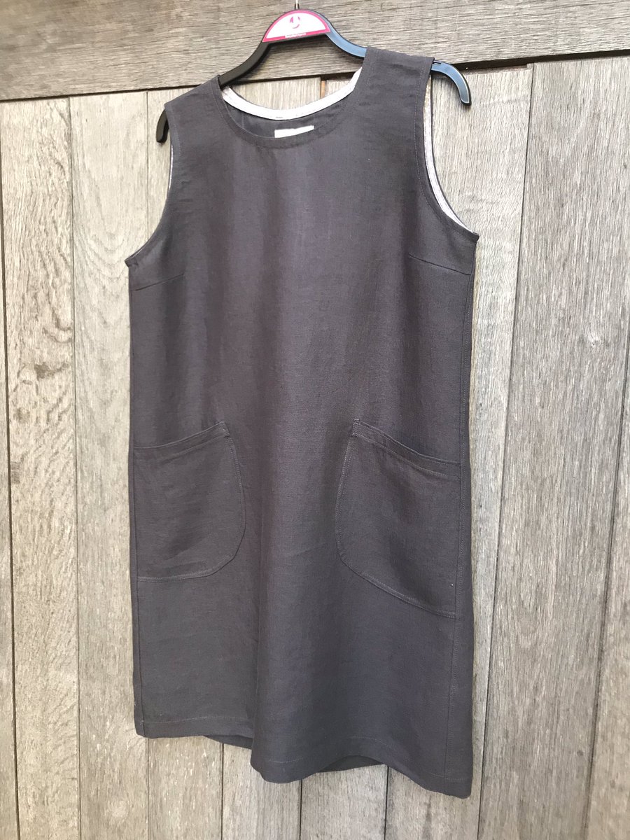 JumpingShipsUK's tweet photo. There’s something very gorgeous being #MadeinHerefordshire 🇬🇧. Our Croft linen dress will soon be available in this beautiful grey 😍 #utilitydress #liben #british @MadeinGB2013 #87rt https://t.co/w0AsPD1eff