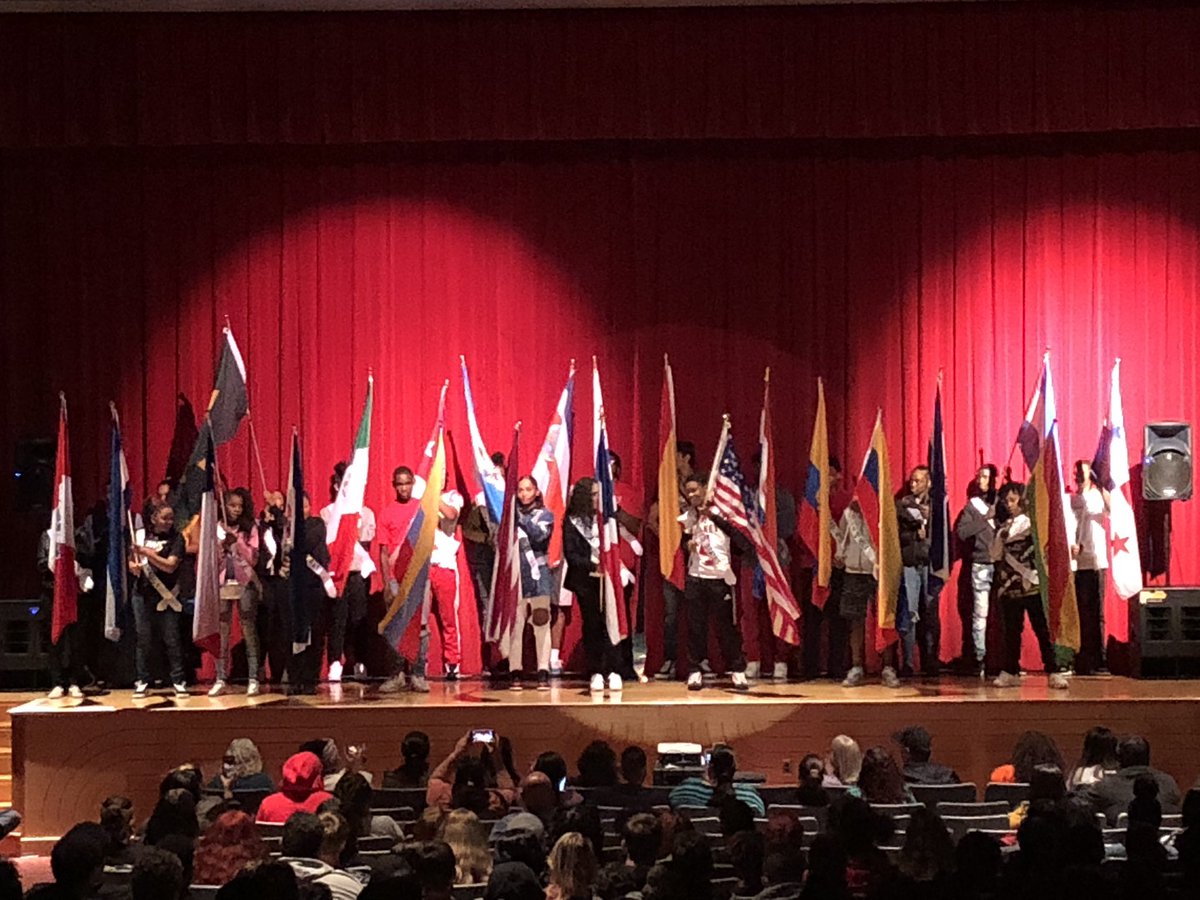 MsWTweets5's tweet photo. Celebrating Hispanic Heritage Month! #TheCHSWay https://t.co/DeFvv43158