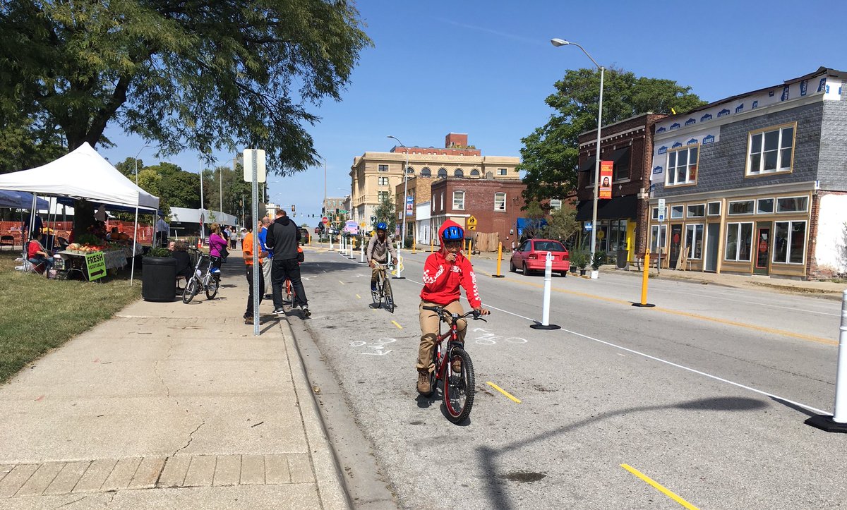 MaggieBikesKC's tweet photo. What an incredible &amp; fun collaboration! Good work @CityofKCK &amp; other partners!👏🏼👏🏼👏🏼 So glad @BikeWalkKC could be a part of it #bikelove #CompleteStreets #BetterBlock https://t.co/Miy07IZ3Qn