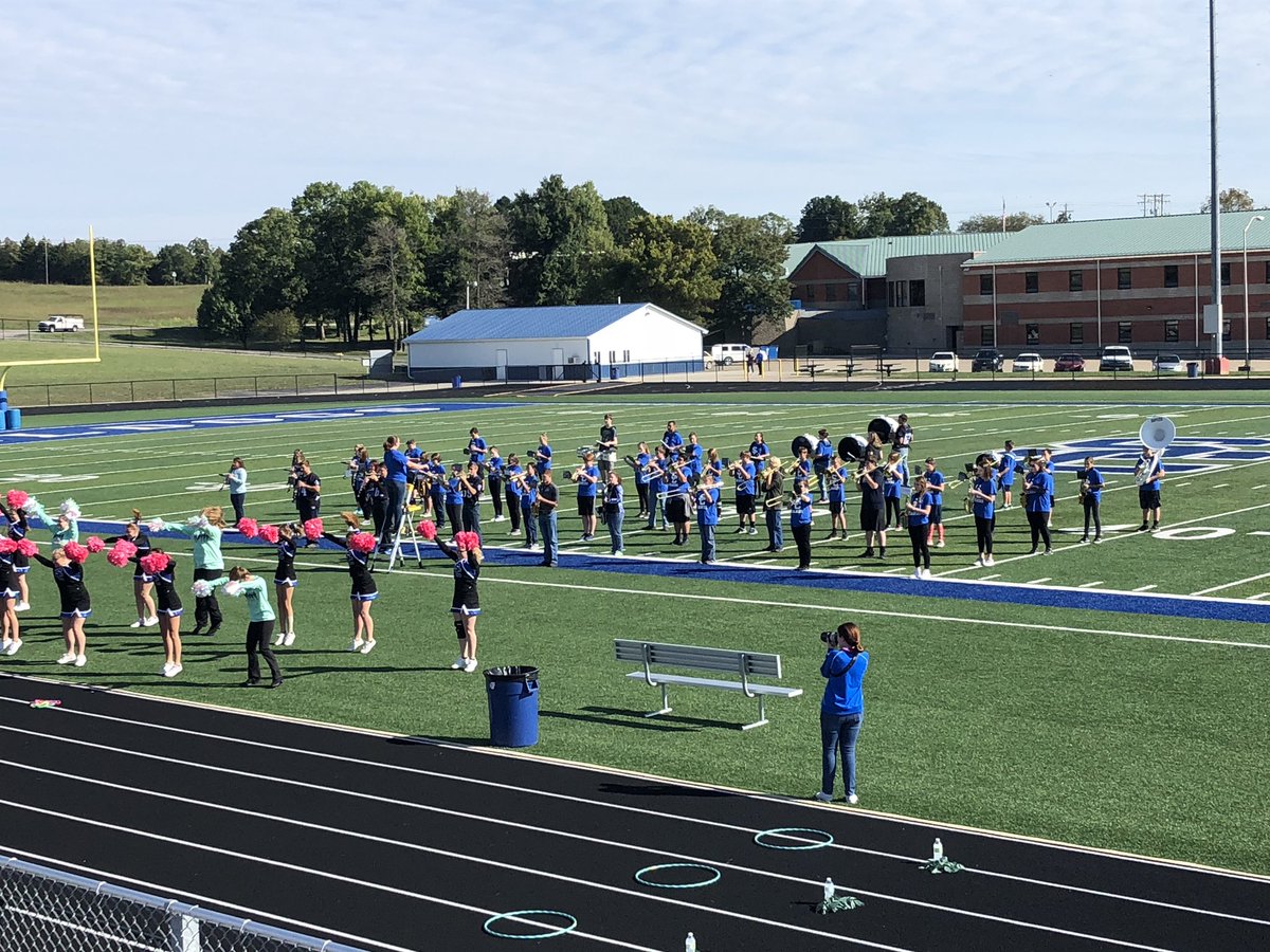 socallawaybands's tweet photo. Don’t miss the Homecoming Pregame Mass Band TONIGHT featuring the Bulldog Pride Band and the SCMS 7th & 8th Grade Bands starring at 6:45p #SCMB #SCBandUnity #SCMSBands https://t.co/1jwd5oLrcb