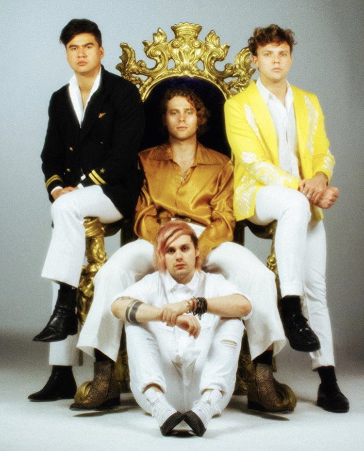 5SOS_Daily's tweet photo. I 💛 LOVE 💛 THIS 💛 PICTURE 💛 SO 💛 MUCH 💛 https://t.co/86Hq9xcRf8