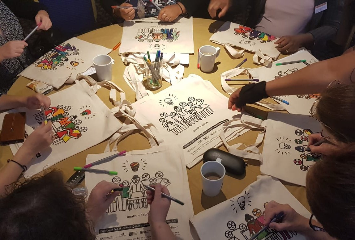 migrantas_'s tweet photo. #paliativecare #endoflive #coloring #bags #universitygreenwich #universityangliaruskin #Health #healthcare #workshop #chantham #uk #diversityhouse #ellenor #talk #Integration #nonsegregation #coexistence #education #migration #integration #diversity #reflexion #education #lapcel https://t.co/cyHreMF6YL